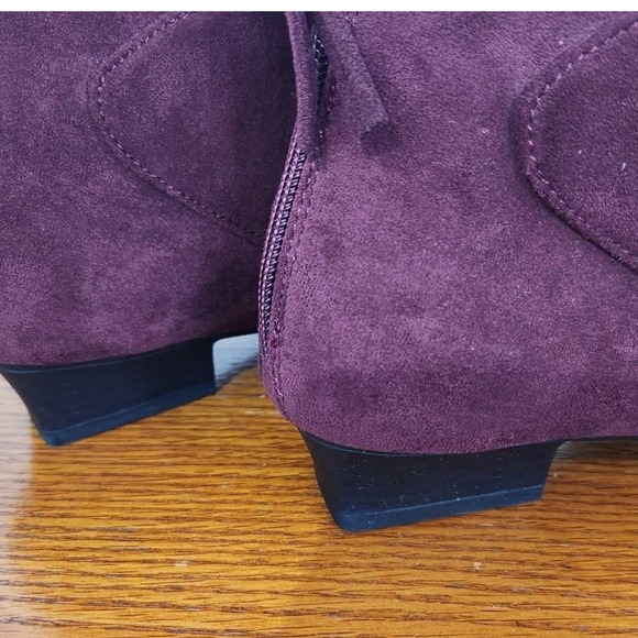 Seven7 Oxblood Ankle Bootie NWT Size 8 Wine Micro Suede Bootie - Picture 4 of 11